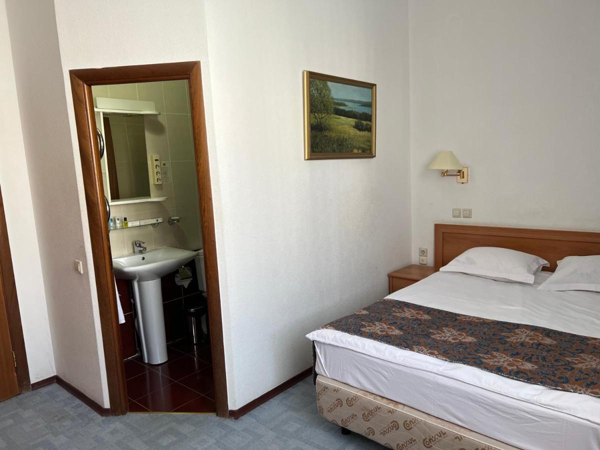 Green Hotel 阿特劳 外观 照片